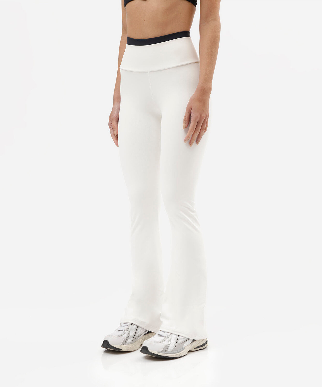 calça flare esportiva feminina de poliamida off white