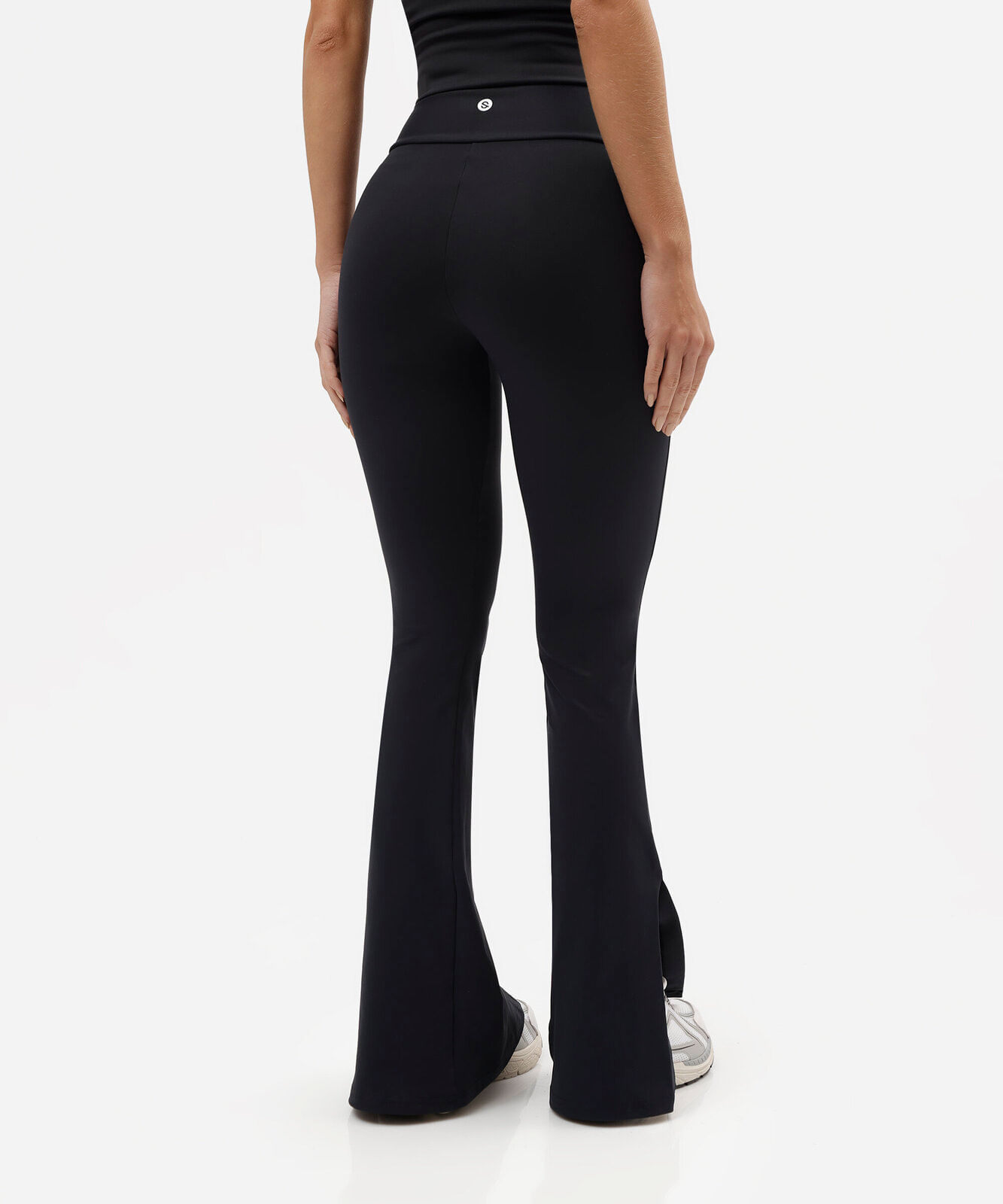 calça flare esportiva feminina de poliamida com fendas preta