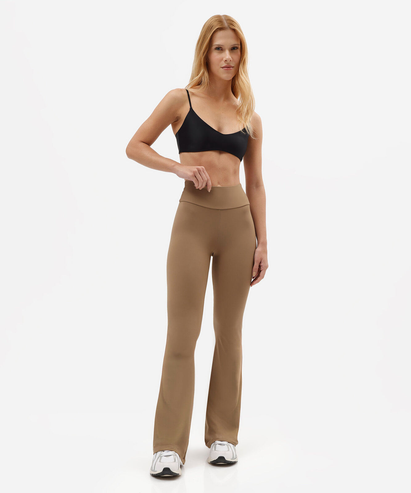 calça legging flare esportiva feminina de poliamida bege