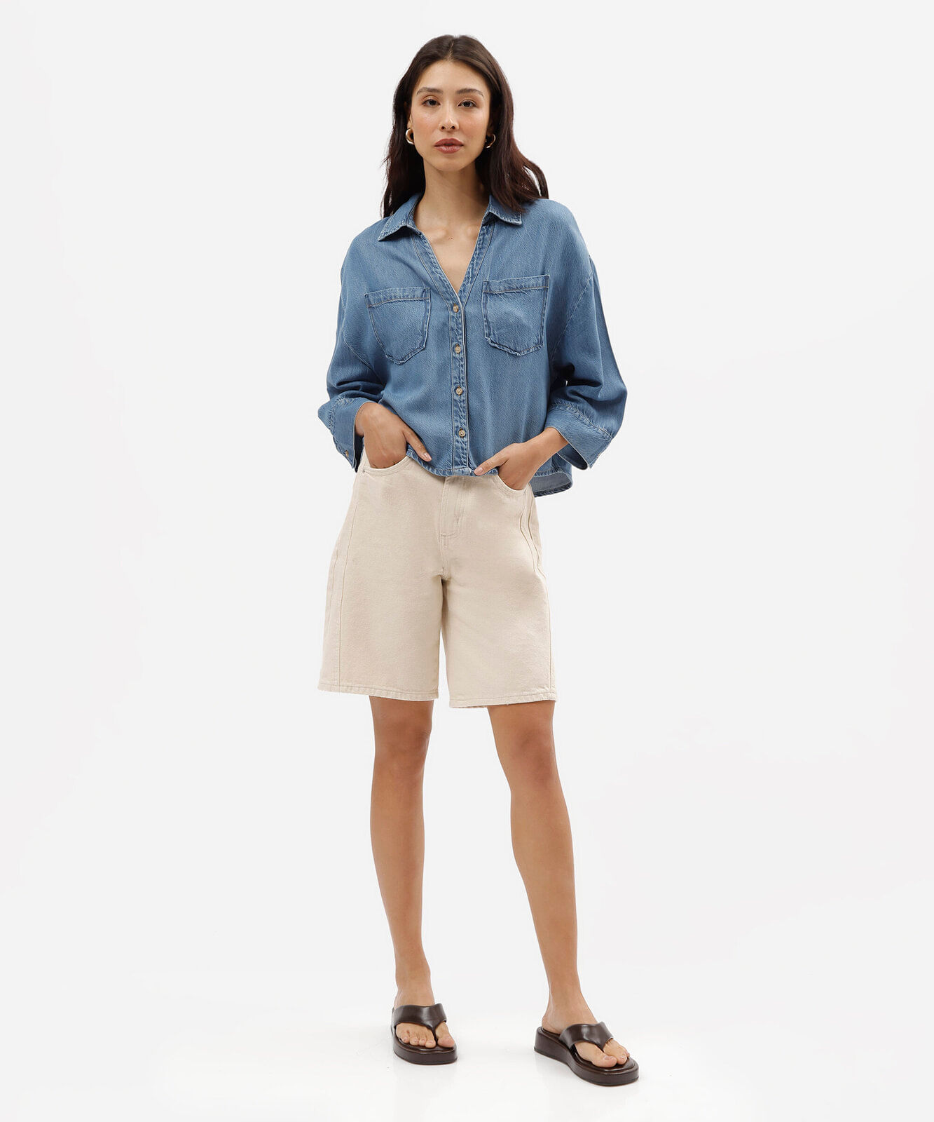 camisa feminina jeans com bolsos azul