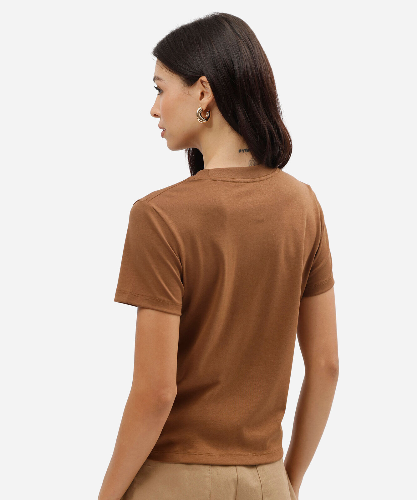 camiseta feminina de algodão peruano manga curta peanuts marrom