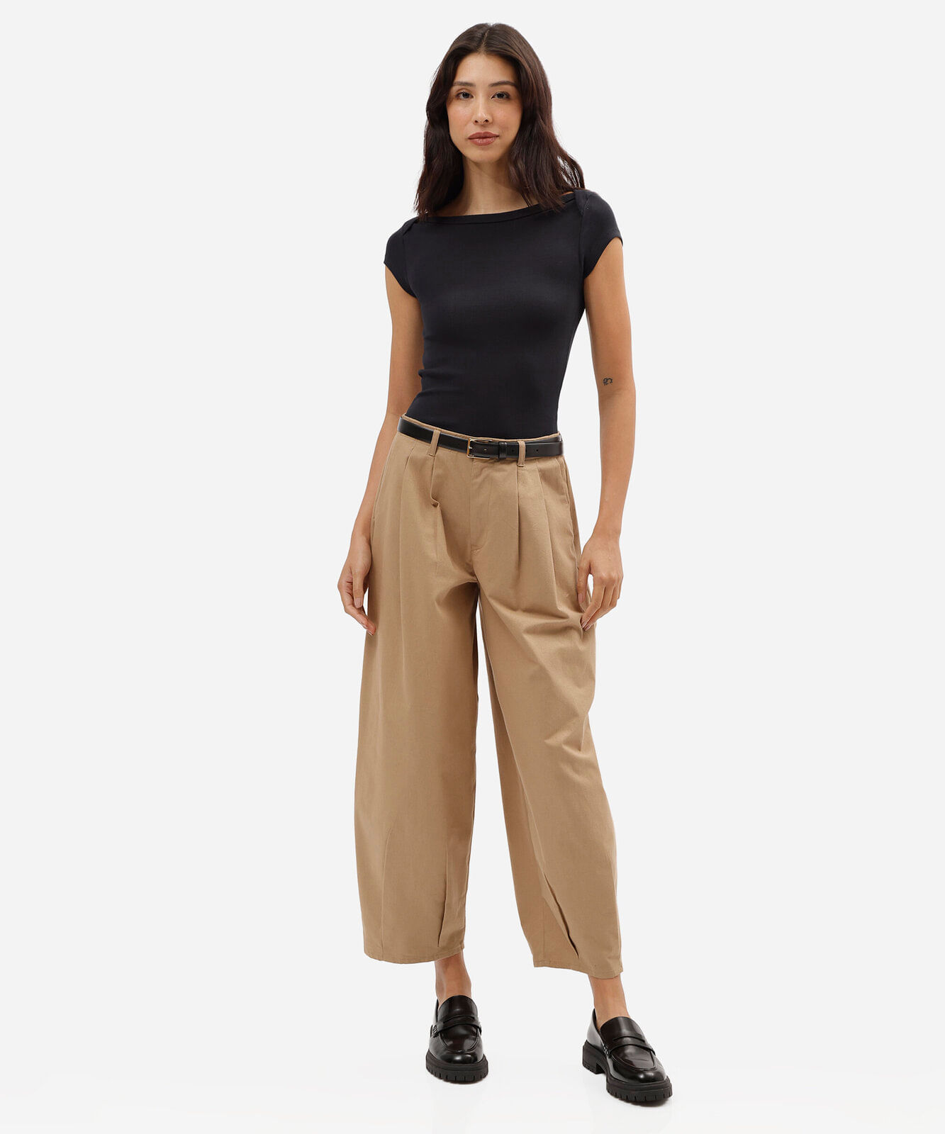 blusa feminina babylook de malha canelada com decote canoa preta