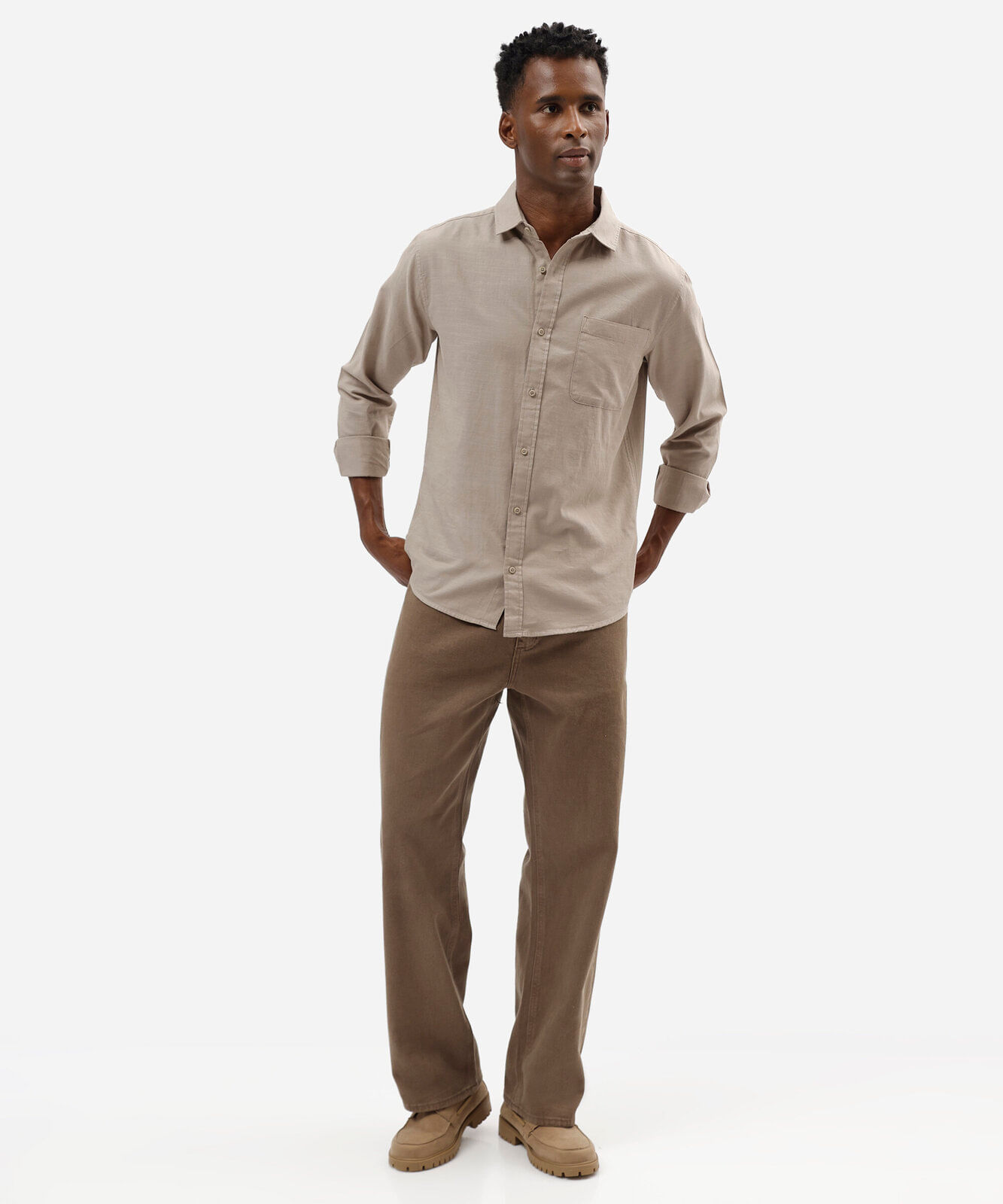 camisa comfort de algodão manga longa com bolso bege