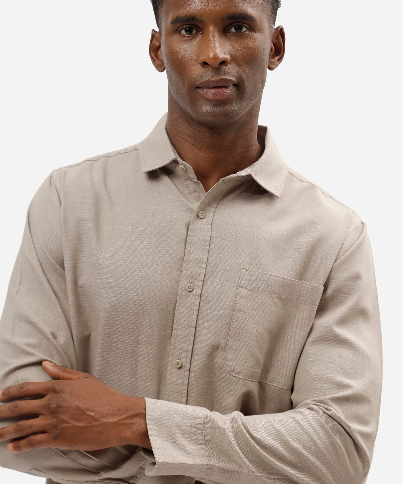 camisa comfort de algodão manga longa com bolso bege