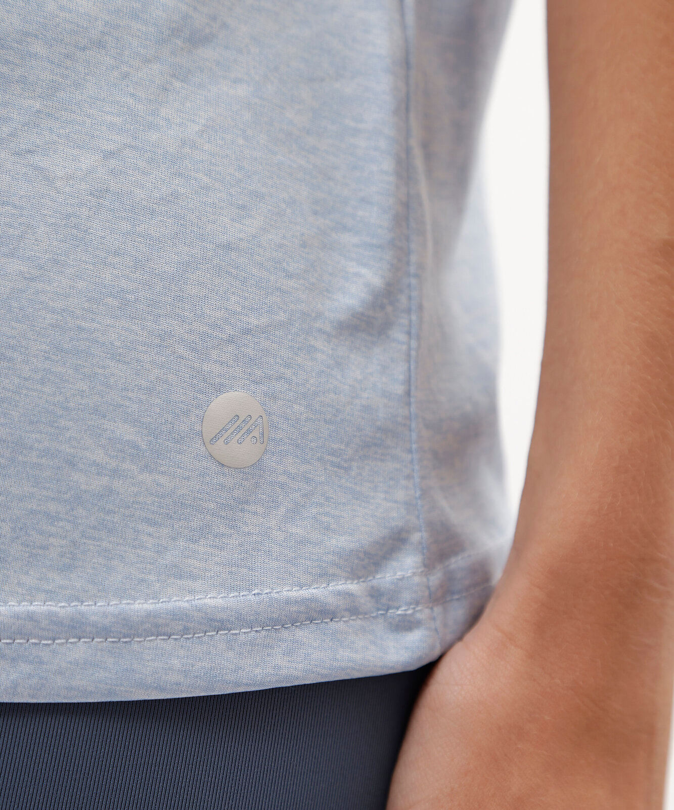blusa esportiva feminina decote v manga curta azul