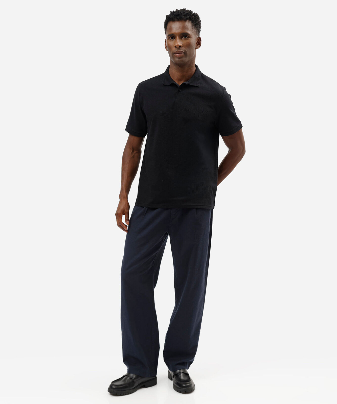 camisa polo comfort masculina em malha texturizada preta