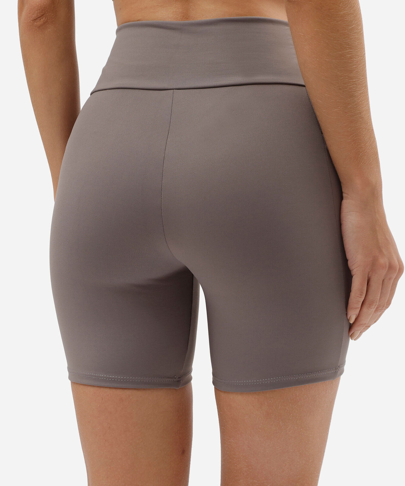 bermuda feminina com bolso esportiva cinza