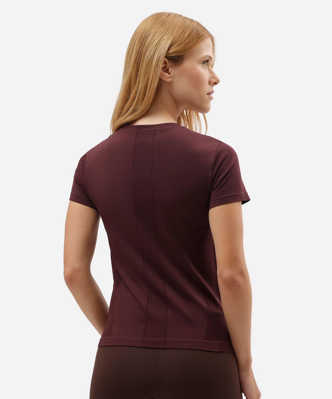 camiseta esportiva feminina de poliamida sem costura vinho