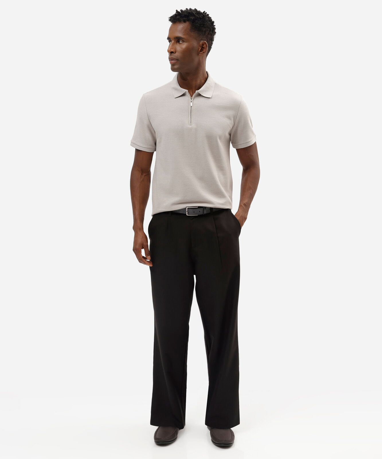 camisa polo masculina comfort em malha texturizada com zíper cinza
