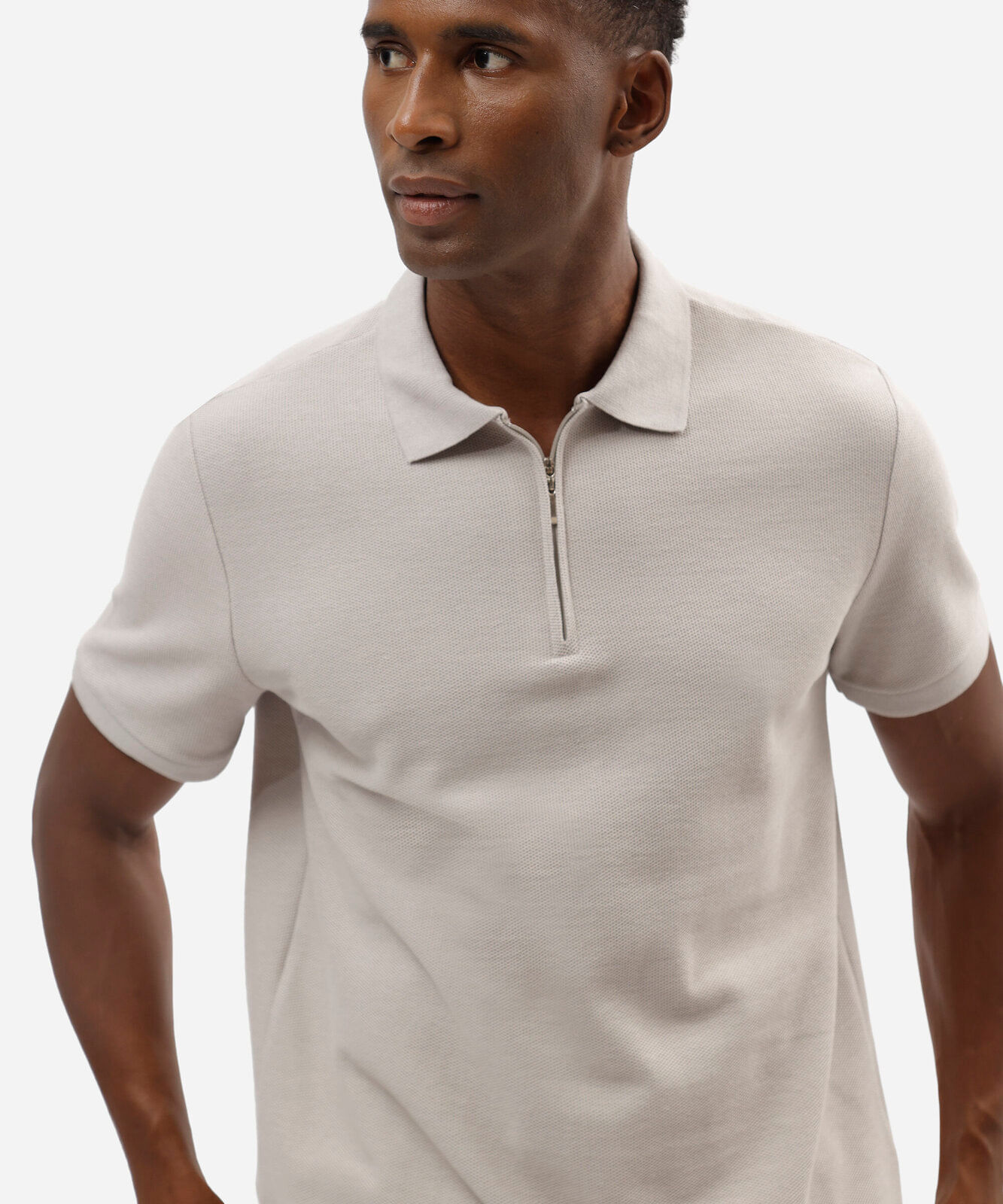 camisa polo masculina comfort em malha texturizada com zíper cinza