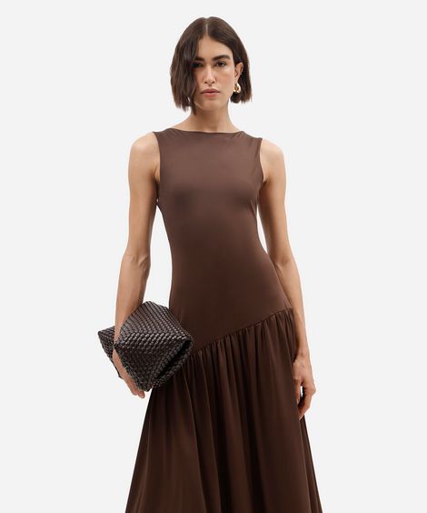 vestido midi feminino decote canoa assimétrico marrom