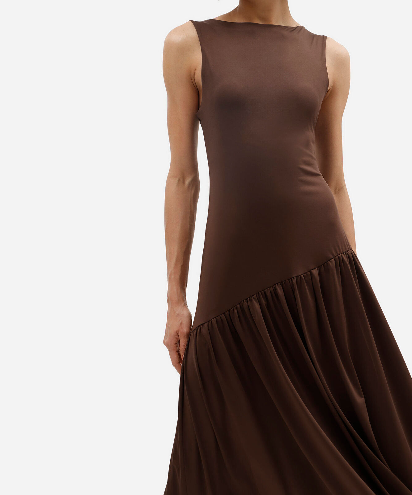 vestido midi feminino decote canoa assimétrico marrom