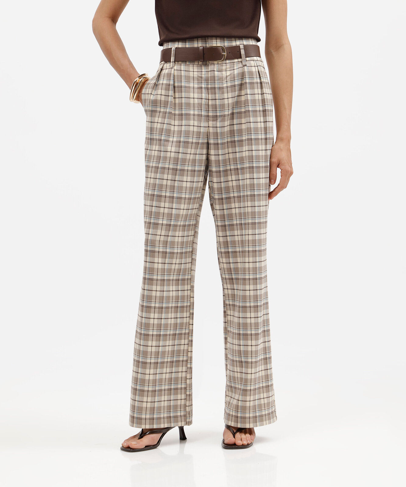 calça wide leg feminina com cinto xadrez bege