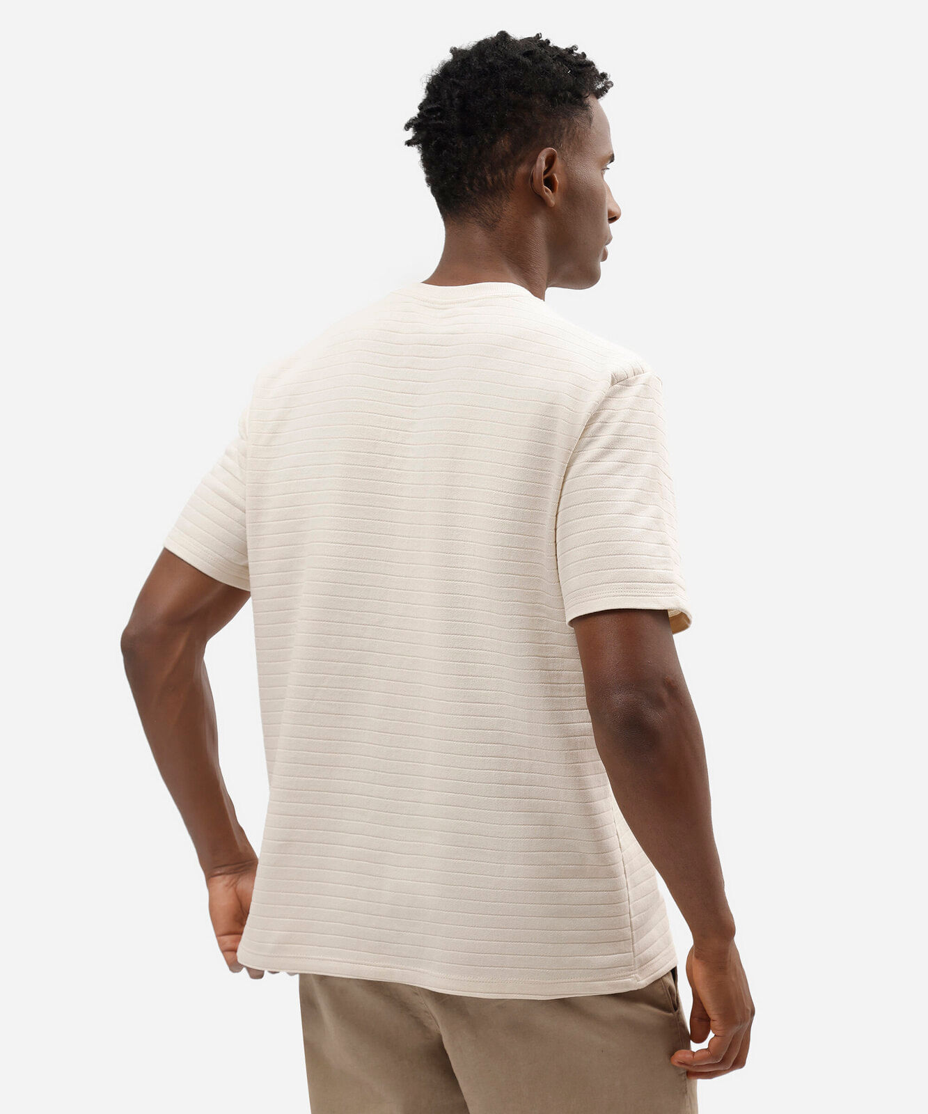 camiseta masculina henley listrada bege
