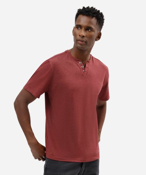 camiseta masculina com algodão gola henley manga curta vinho