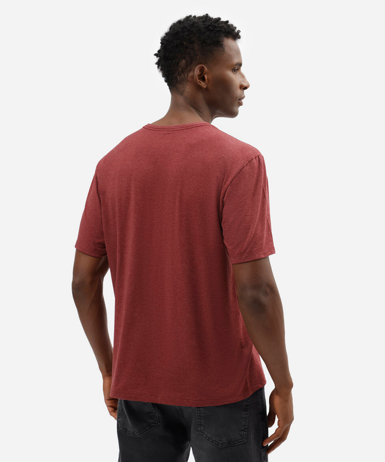 camiseta masculina com algodão gola henley manga curta vinho