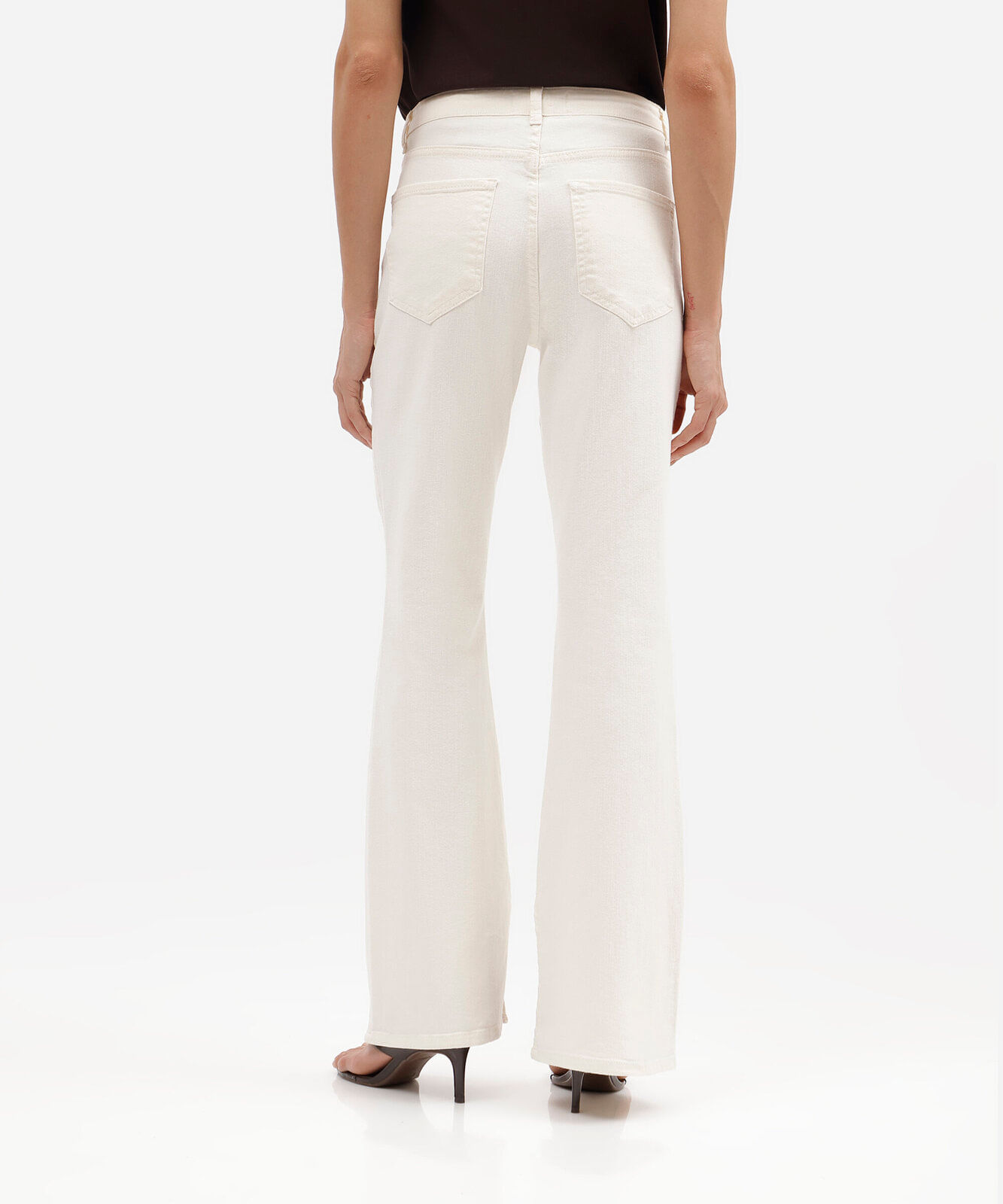 calça boot cut feminina de sarja com fendas cintura alta bege