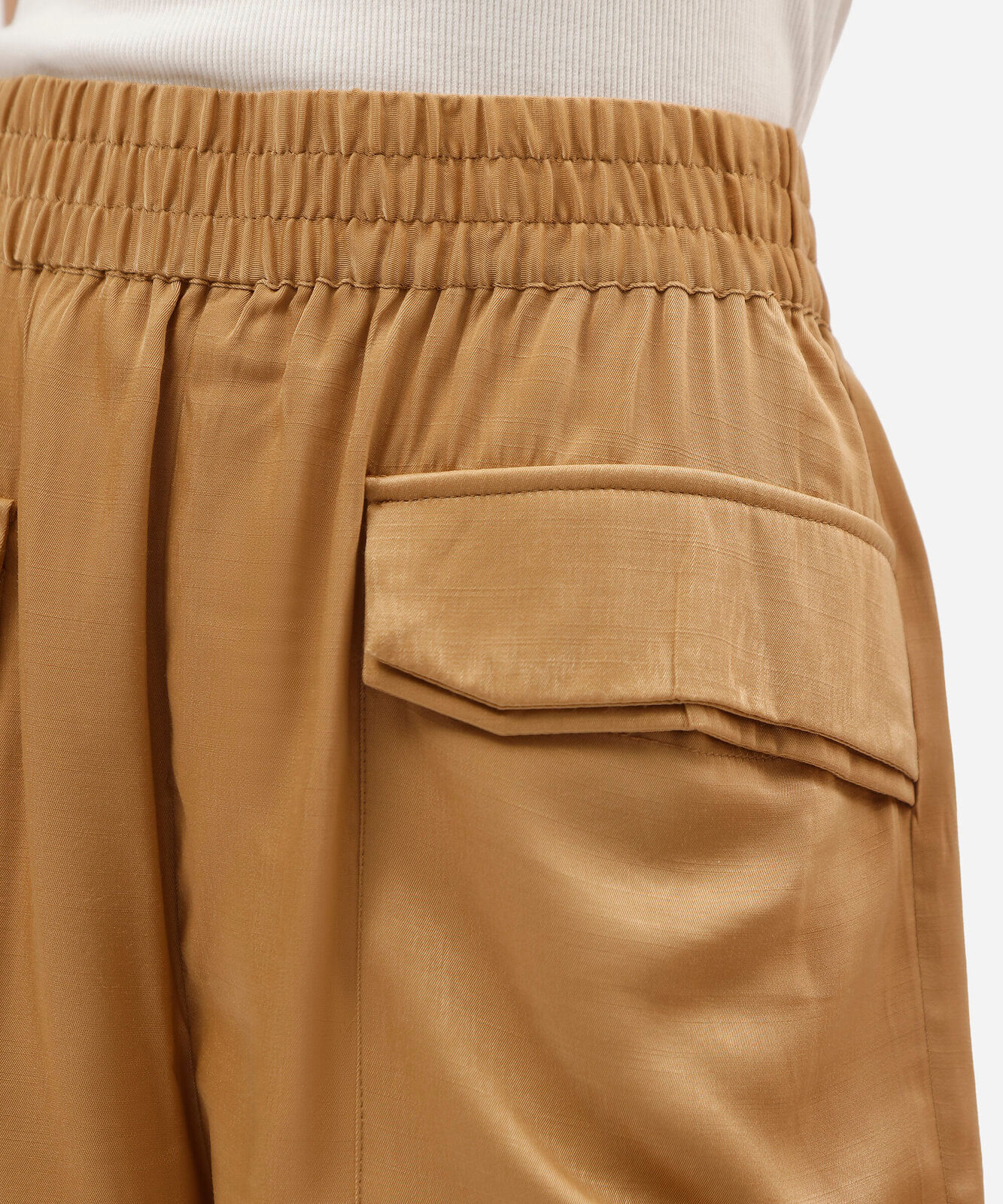 short cargo feminino com viscose cós elástico bege