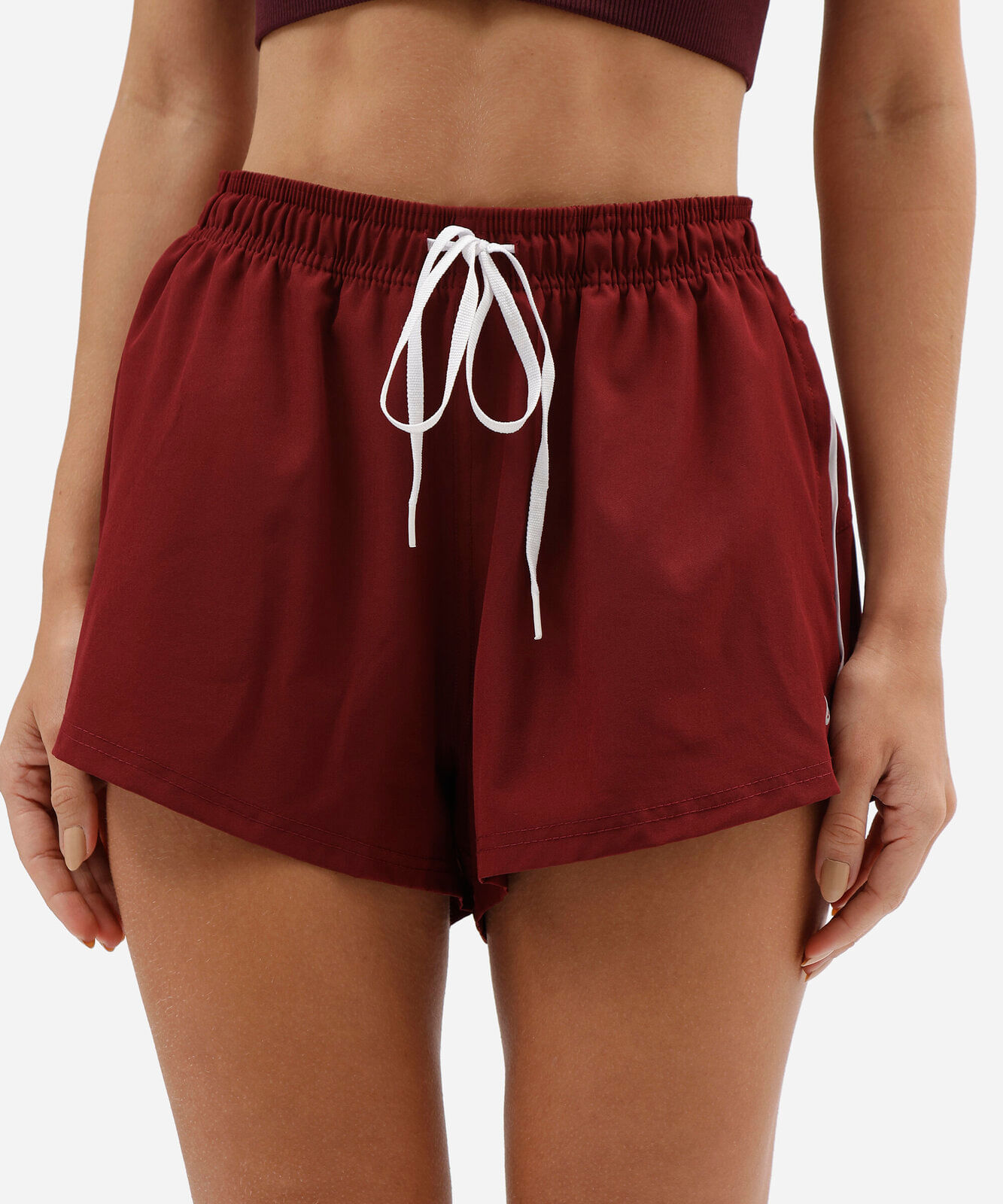 short esportivo feminino com nervura vinho