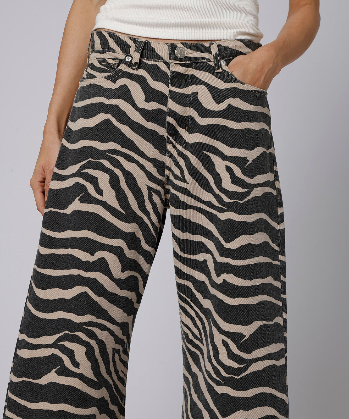 calça barrel feminina de sarja animal print mindset colorida
