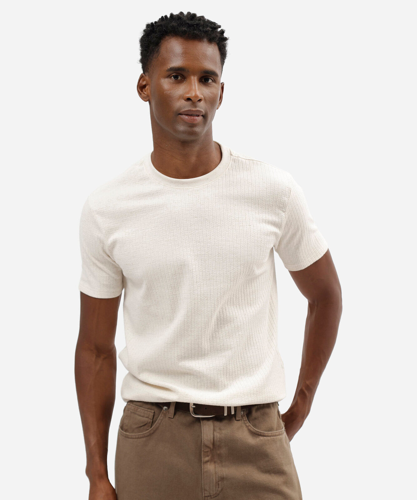 camiseta muscle fit masculina com linho manga curta texturizada off white