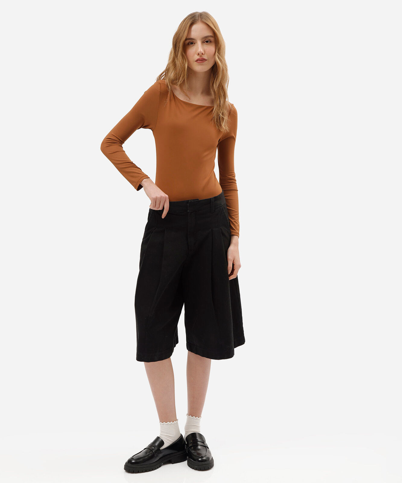 body feminino de poliamida decote canoa manga longa marrom