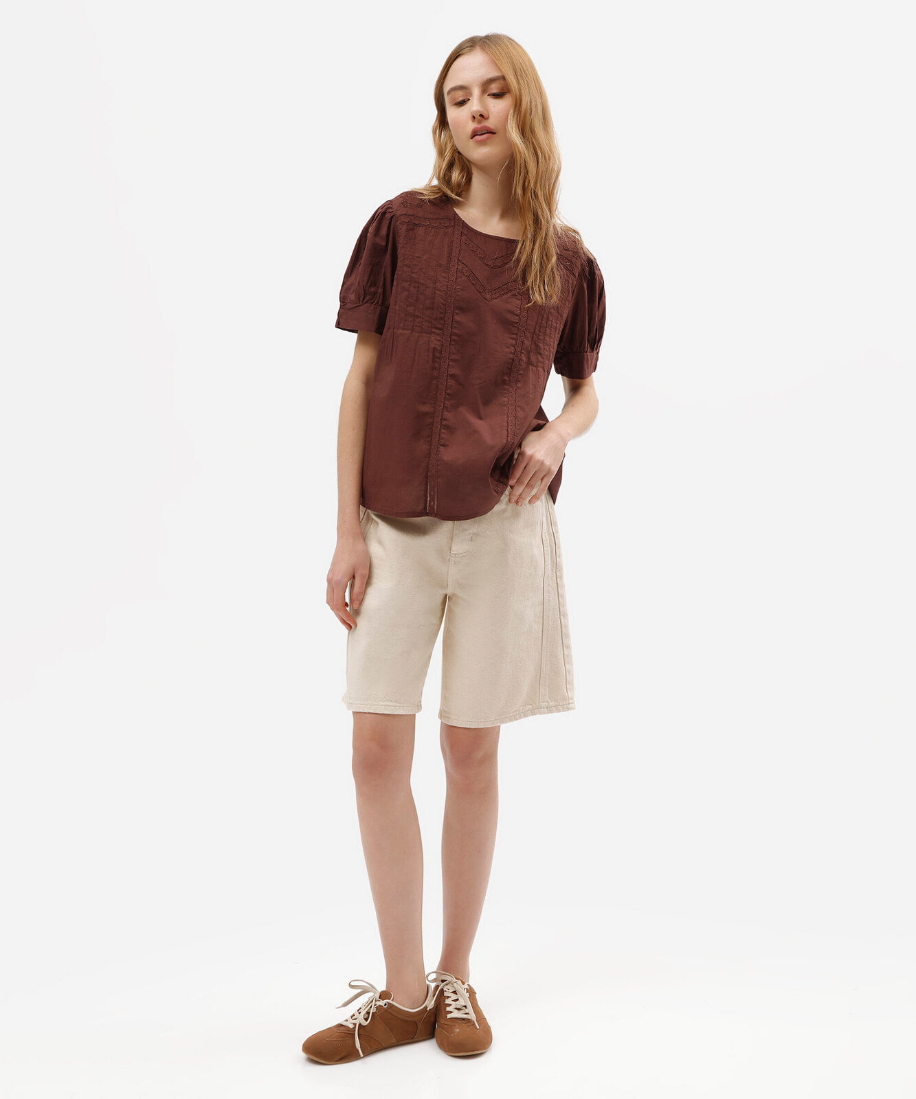 blusa feminina de algodão manga bufante com renda marrom