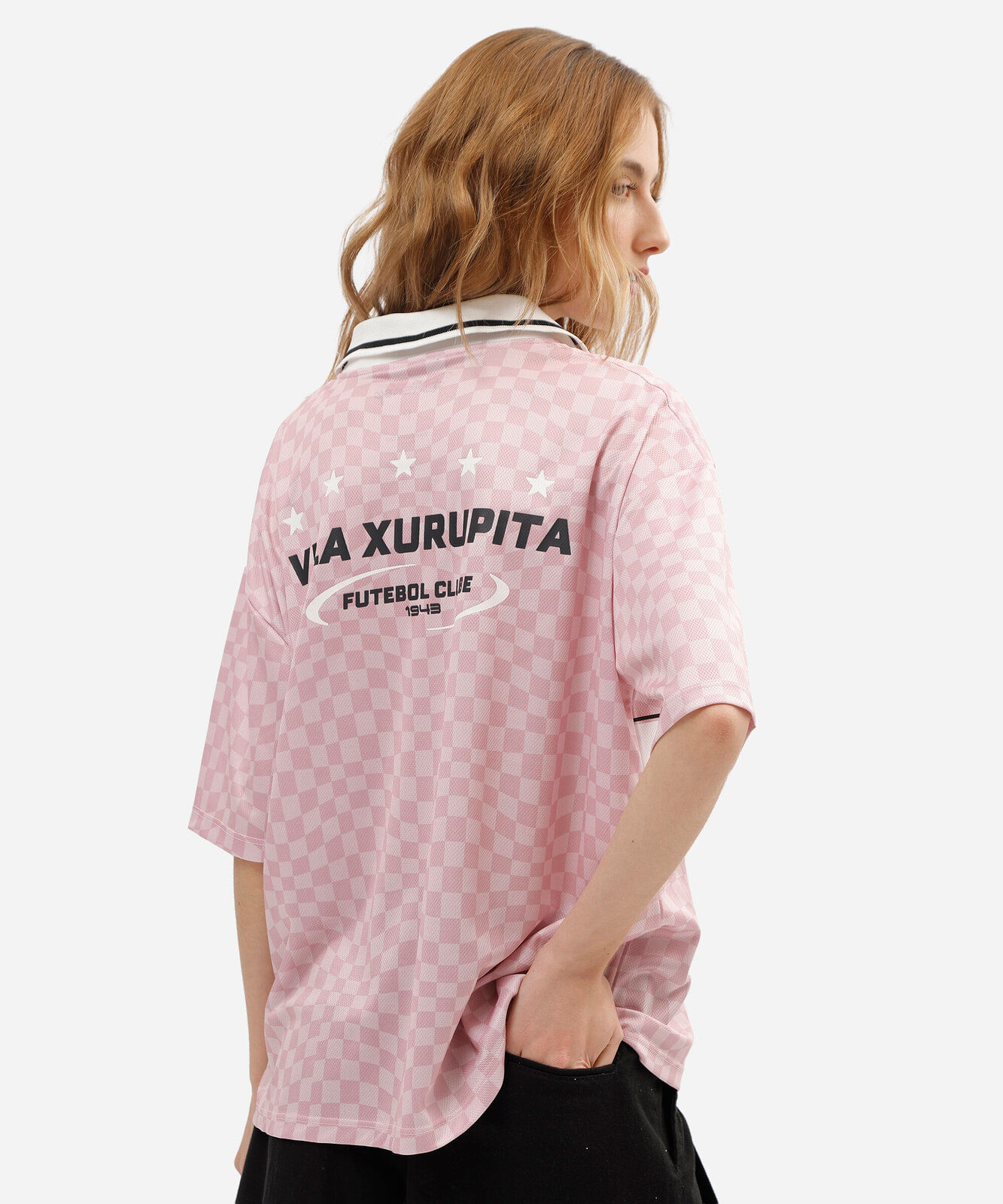 camiseta feminina com gola zé carioca xadrez rosa