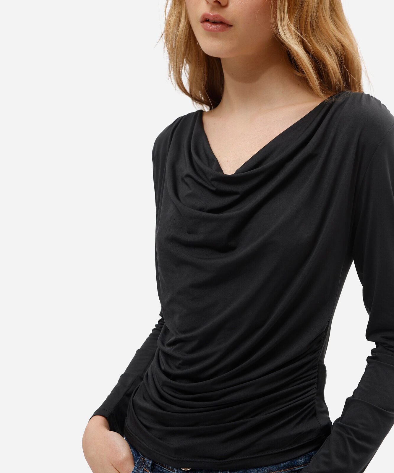 blusa feminina decote degagê manga longa preta