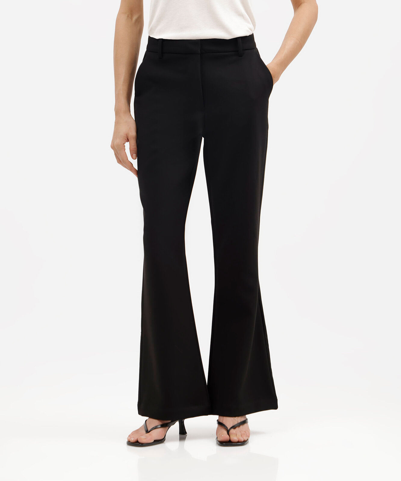calça flare feminina de alfaiataria preta
