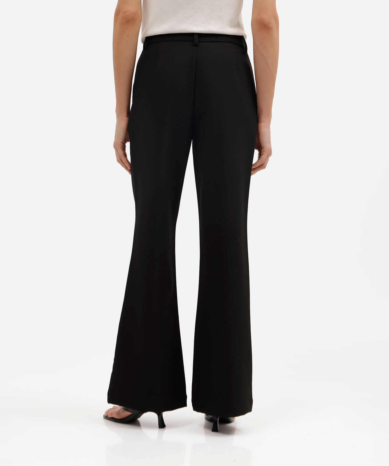 calça flare feminina de alfaiataria preta