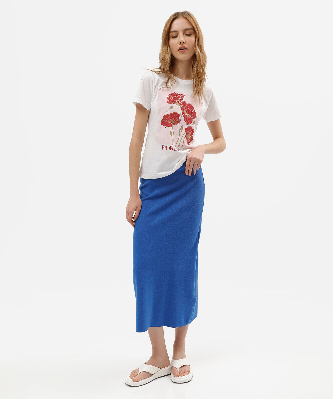 camiseta feminina de algodão manga curta floral off white
