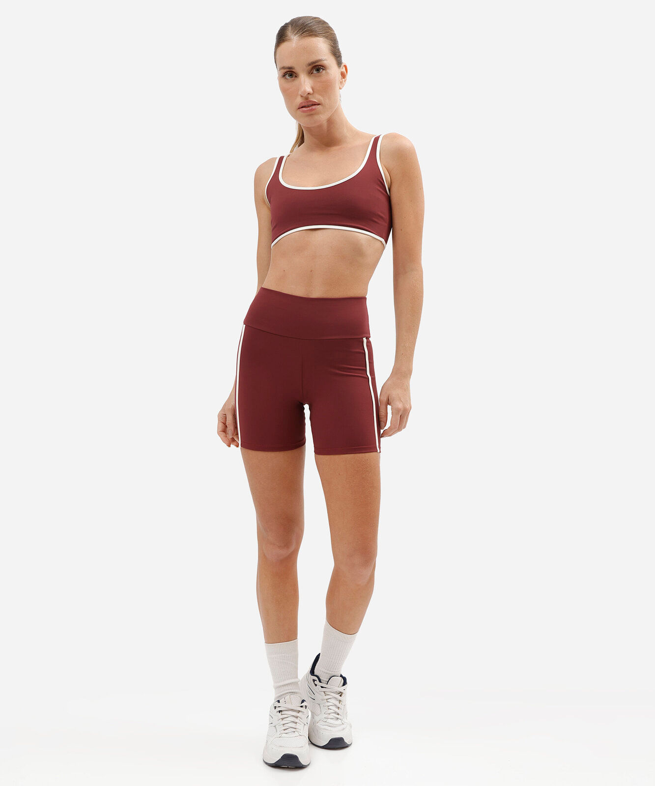 top esportivo feminino de poliamida com viés vinho