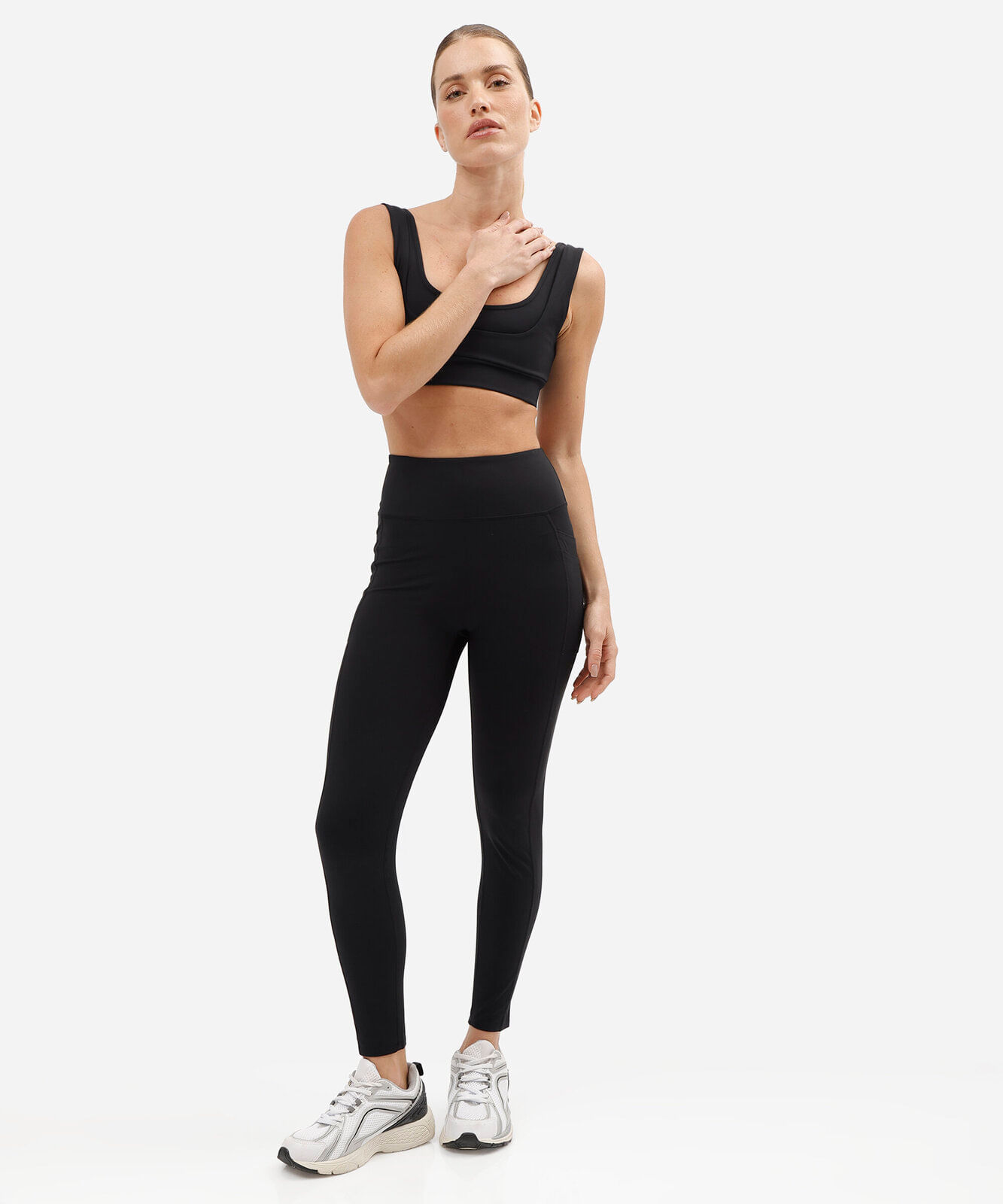 calça legging esportiva feminina de poliamida com viés preta