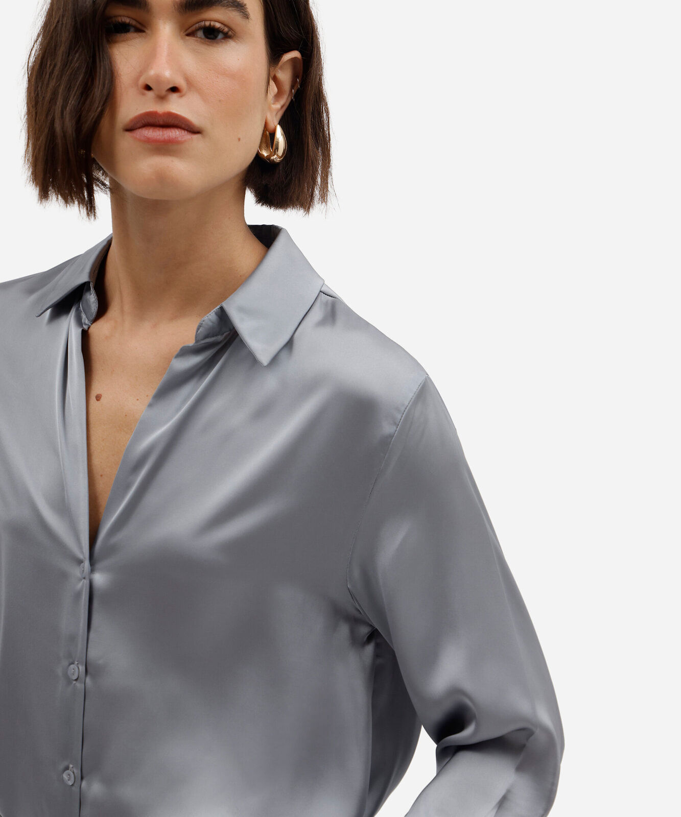 camisa feminina manga longa acetinada cinza