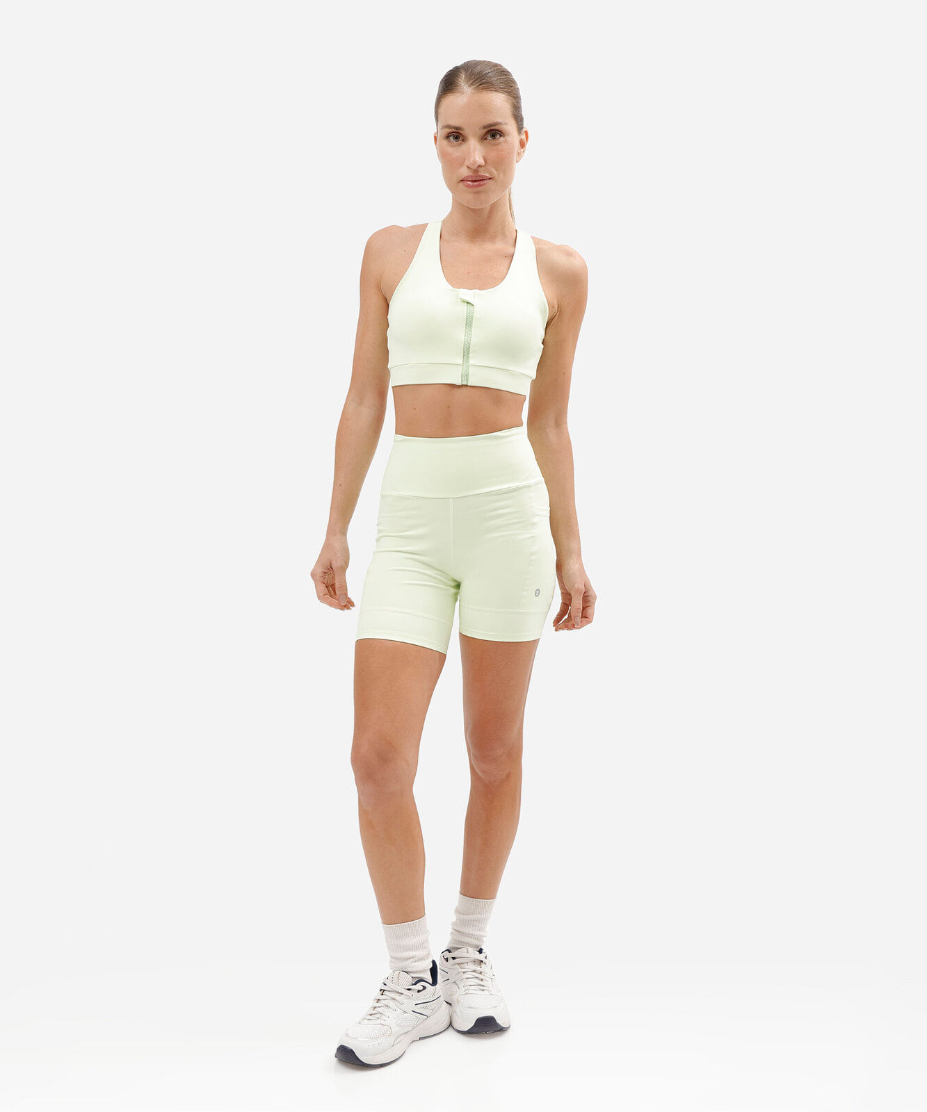 bermuda feminina esportiva com bolsos verde