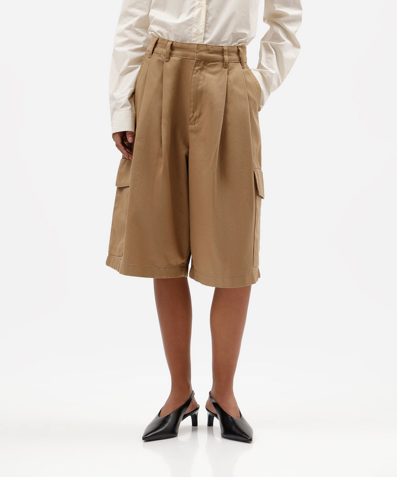 bermuda jorts cargo feminina de sarja cintura média bege