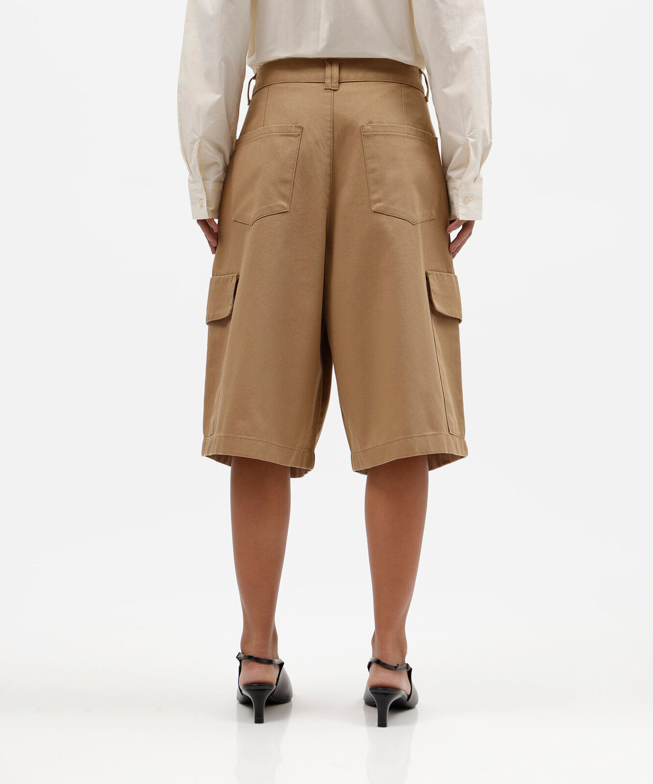 bermuda jorts cargo feminina de sarja cintura média bege