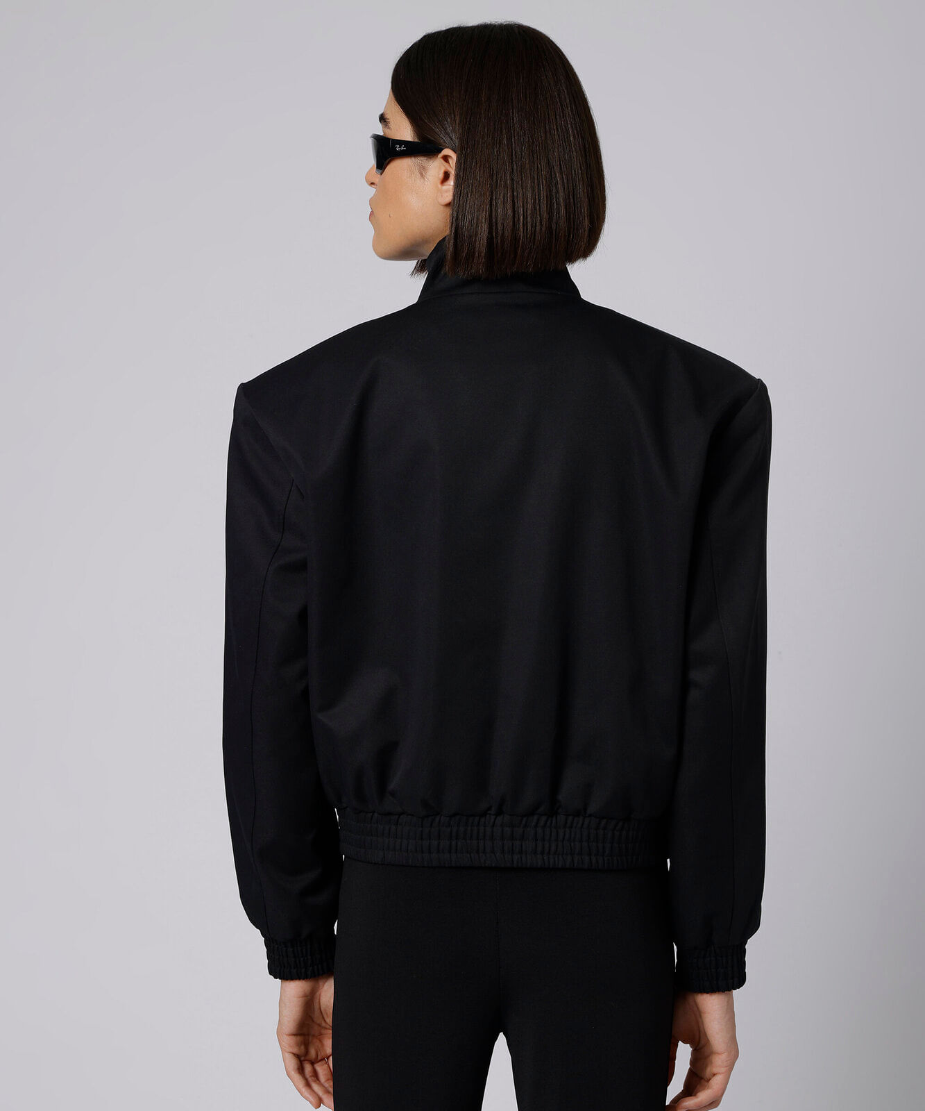 jaqueta bomber cropped feminina gola funnel neck com ombreiras mindset giomei preta