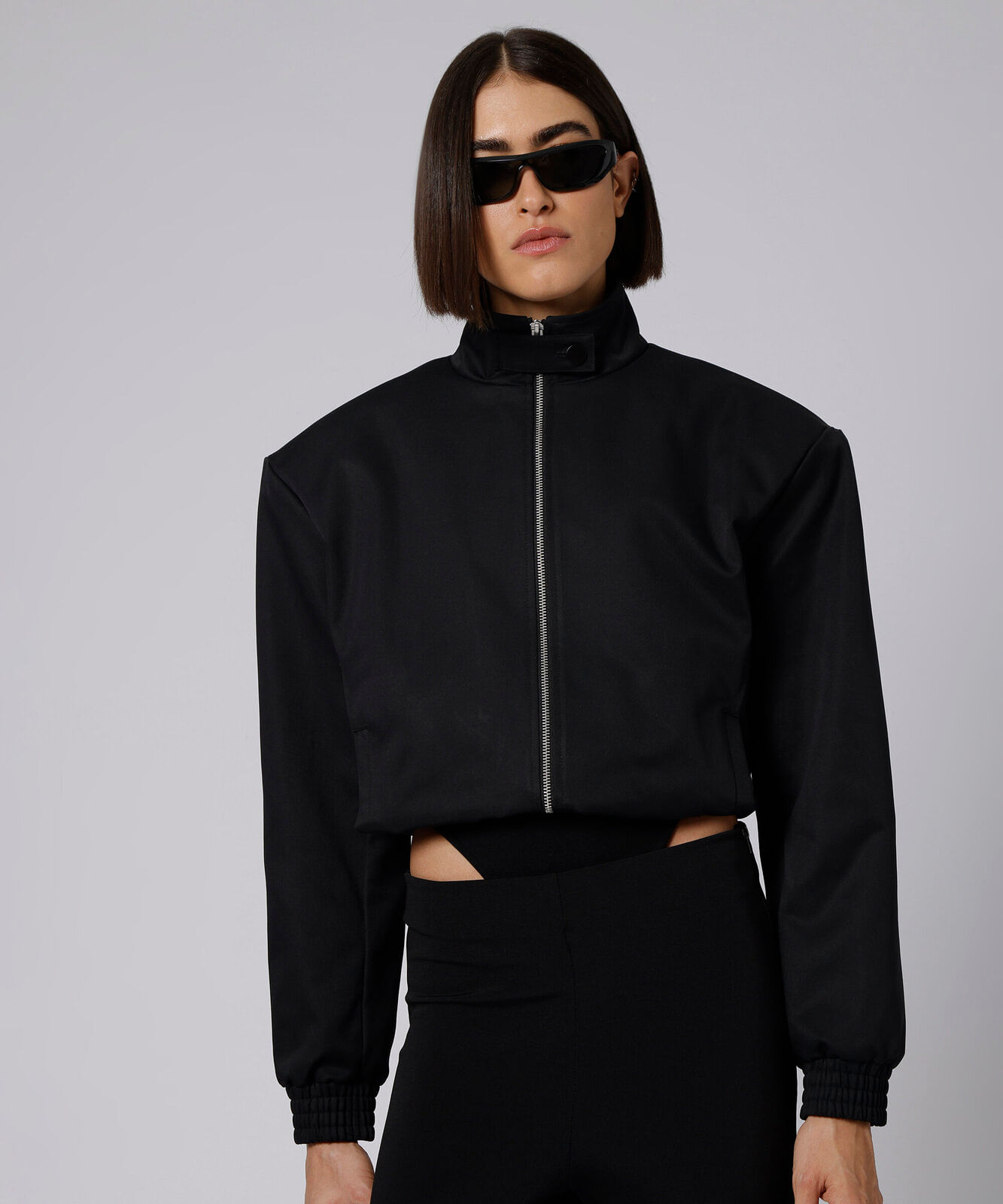 jaqueta bomber cropped feminina gola funnel neck com ombreiras mindset giomei preta