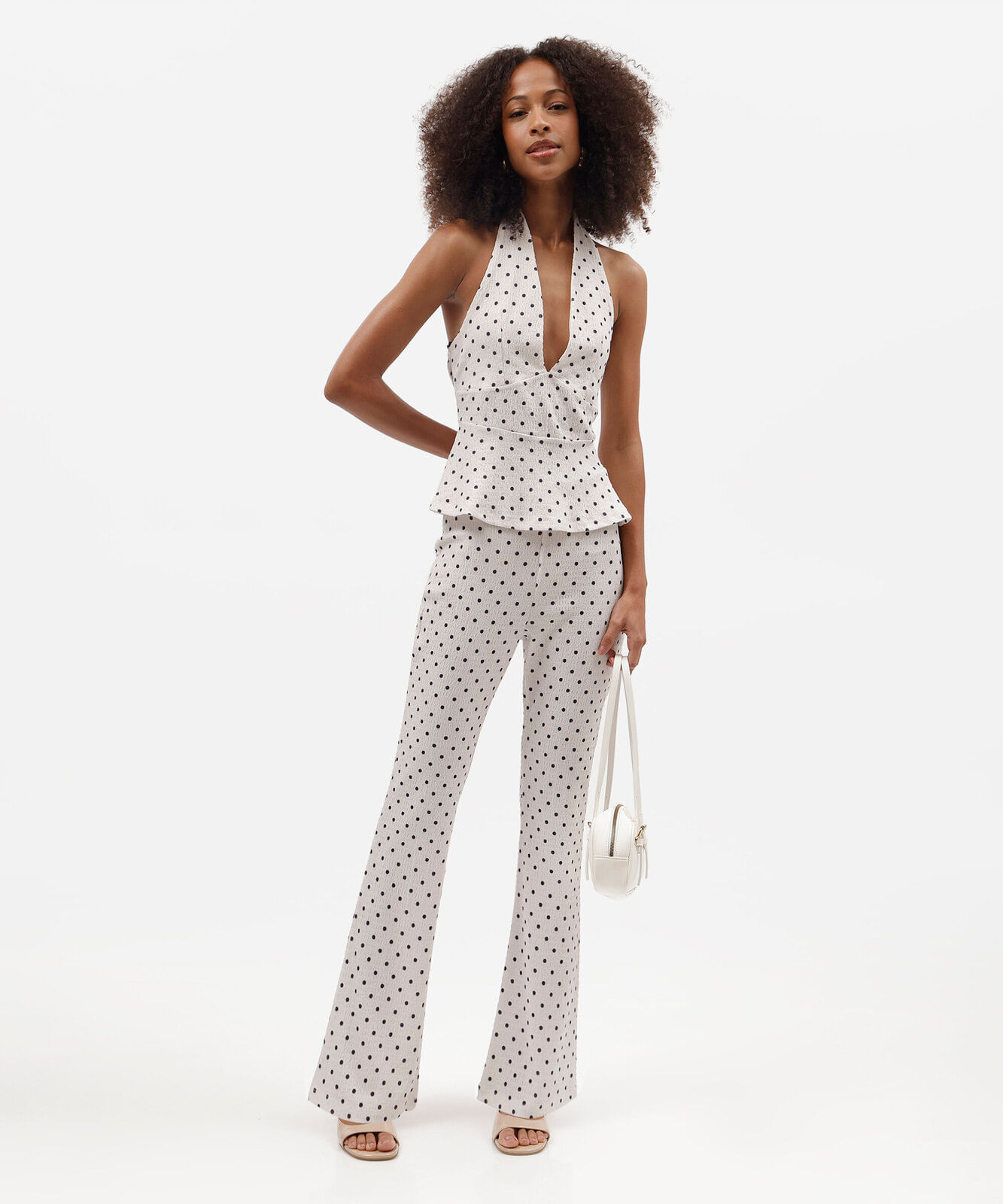 calça flare feminina cós elástico texturizada poá off white