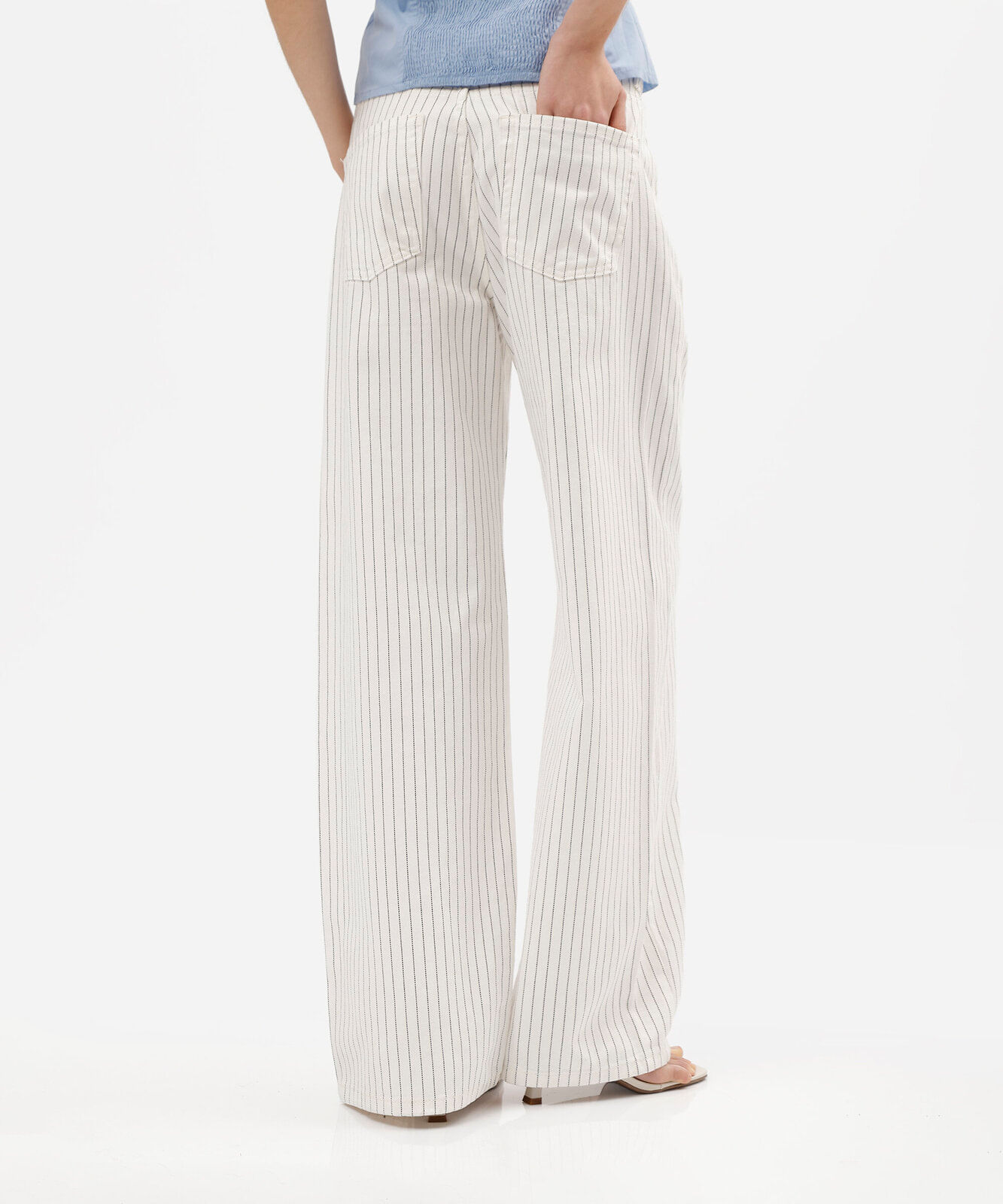 calça oversized feminina de sarja cintura média risca de giz off white