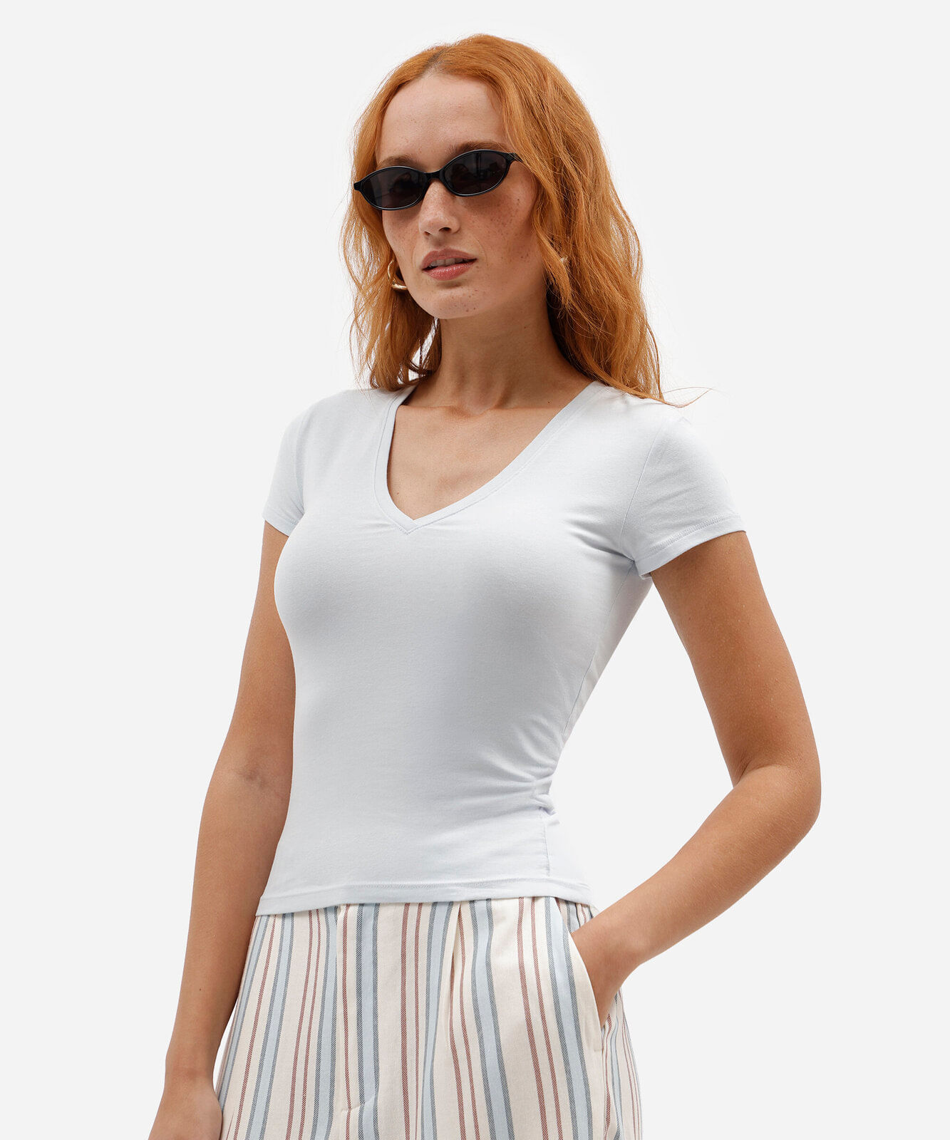 camiseta básica feminina de algodão com decote v azul