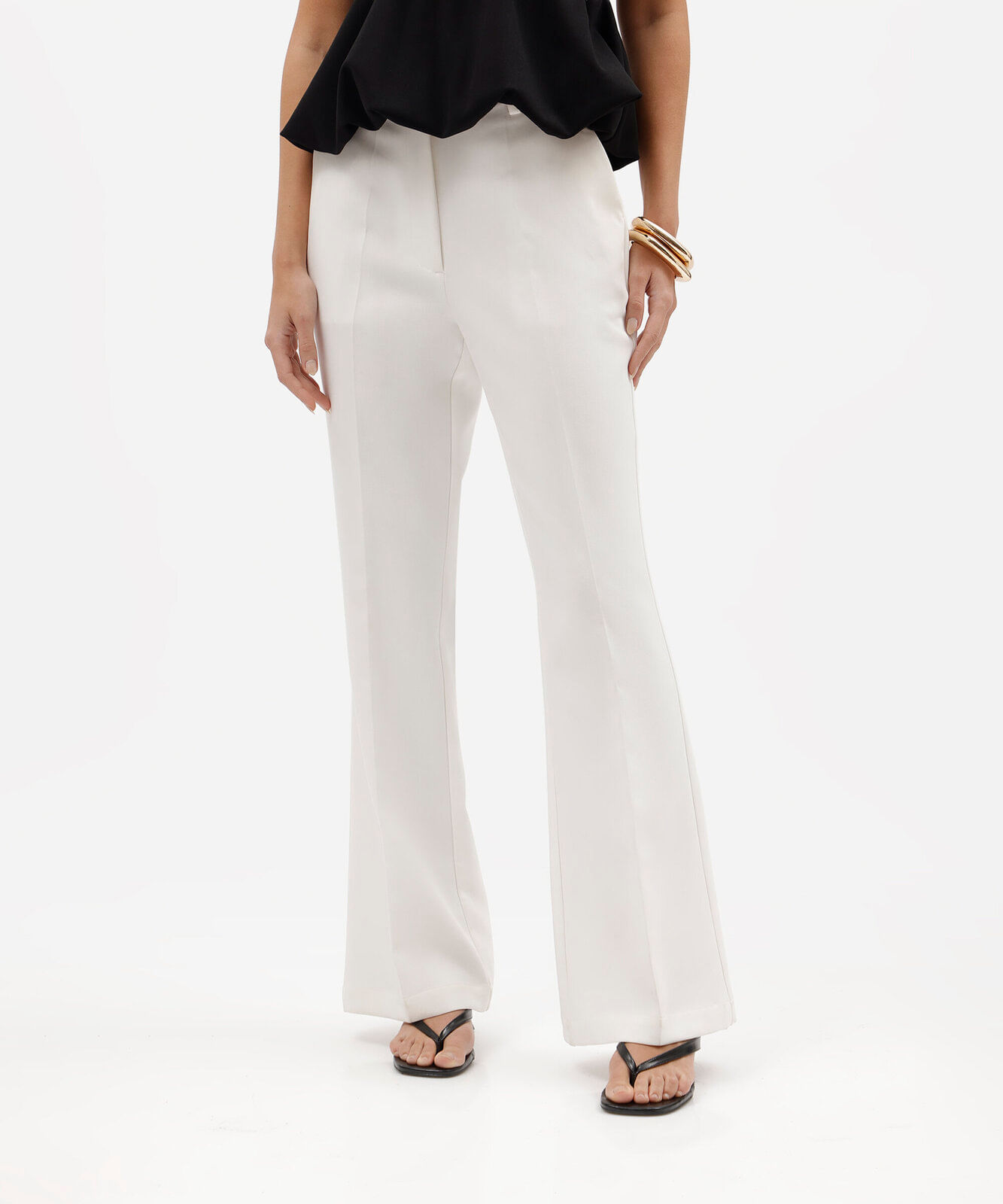 calça flare feminina de alfaiataria com cinto off white