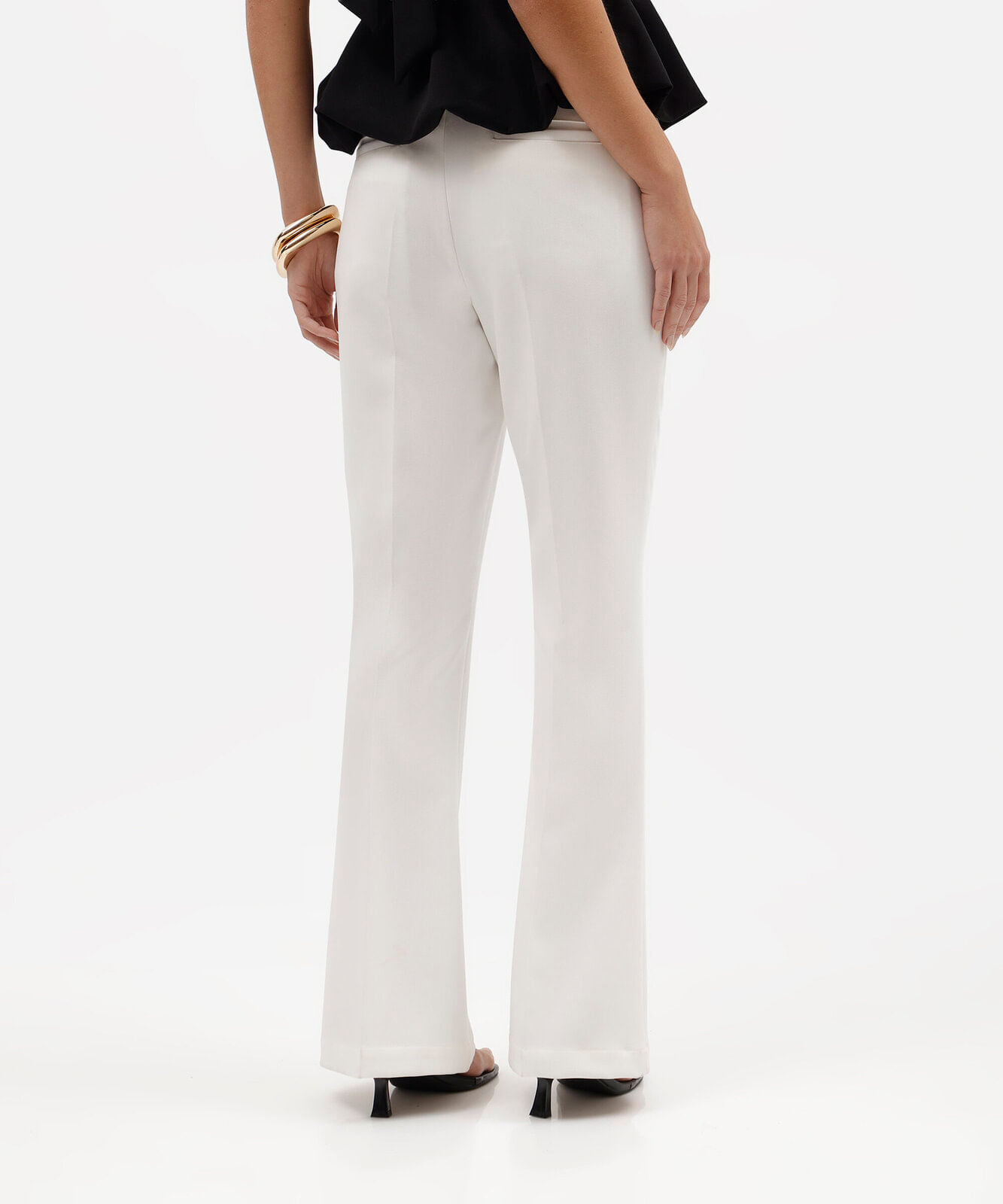 calça flare feminina de alfaiataria com cinto off white
