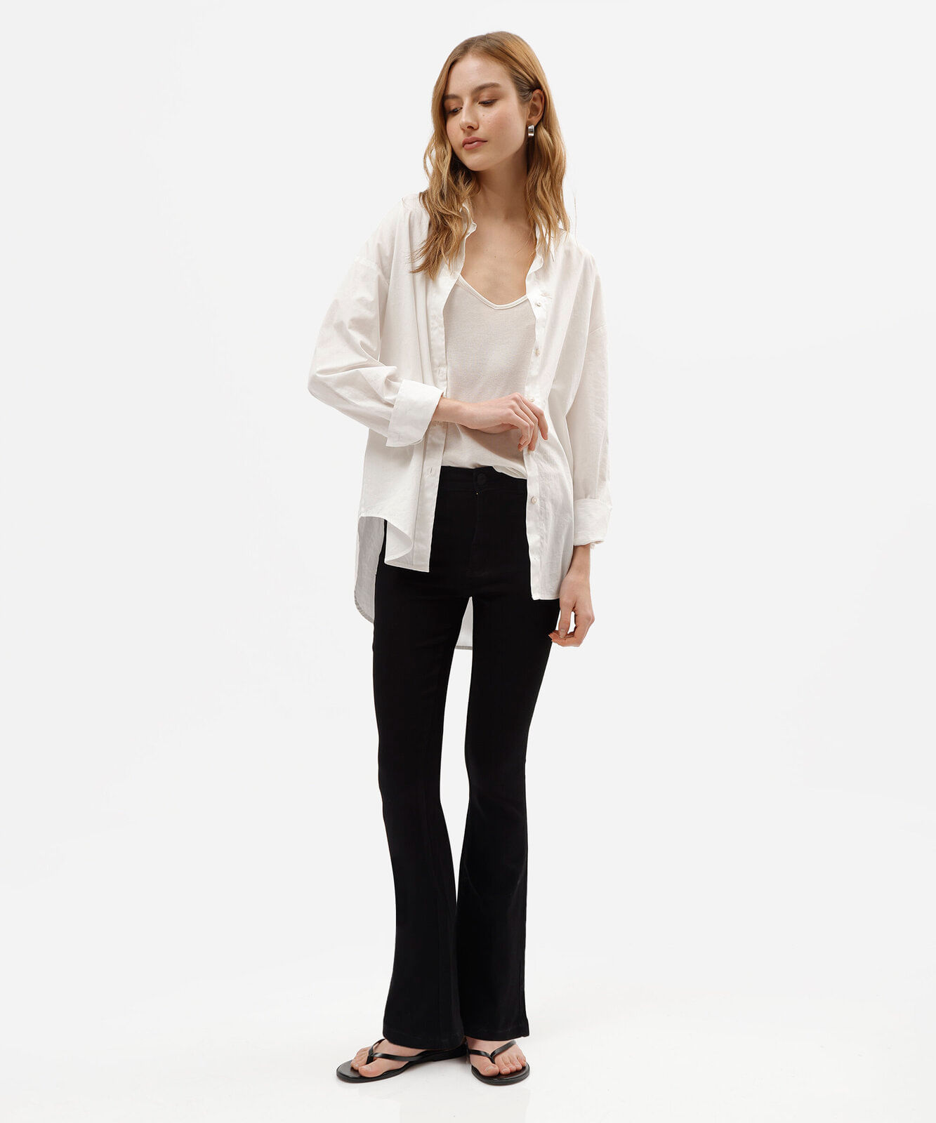 calça boot cut feminina de sarja cintura alta sawary preta