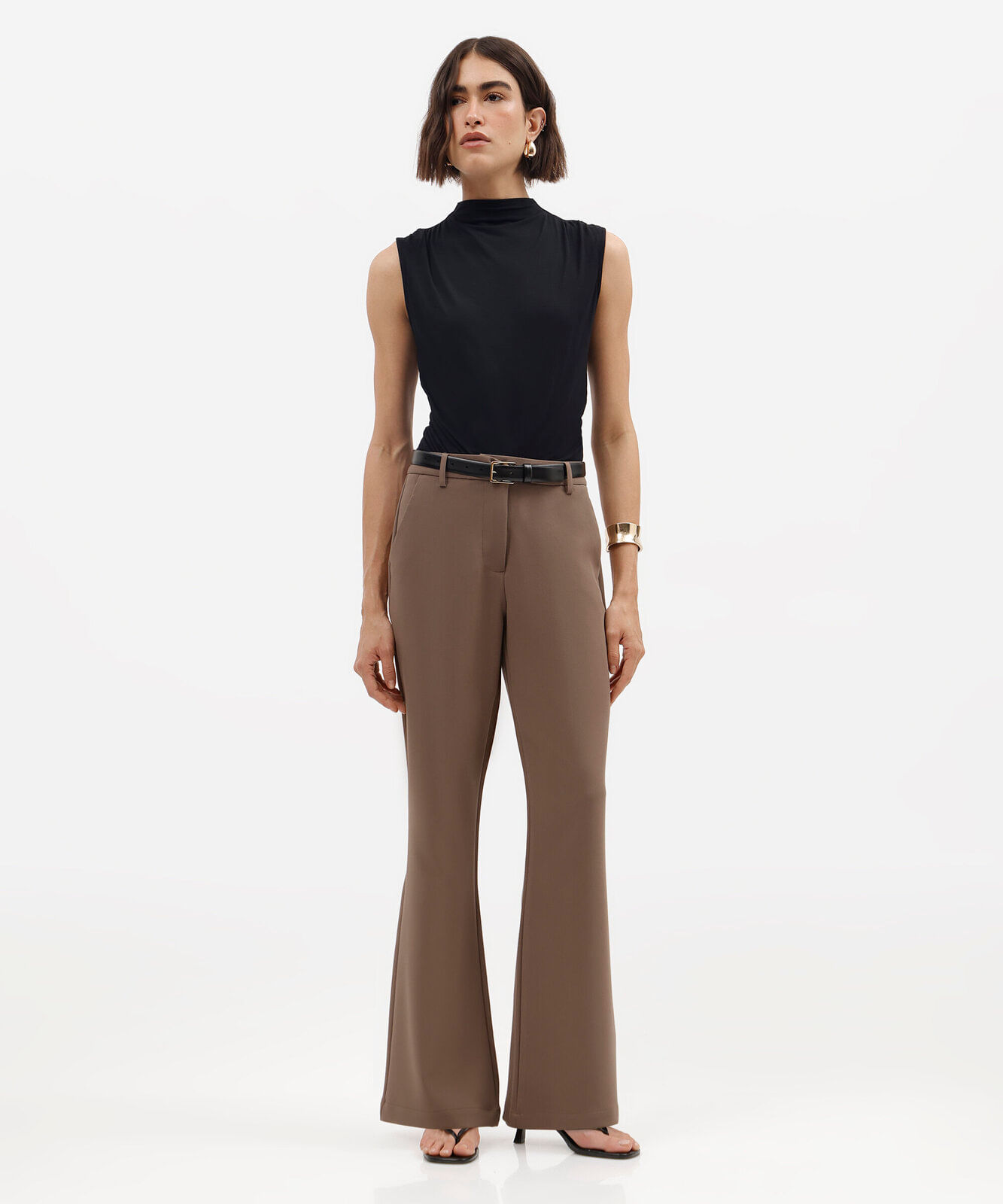 calça flare feminina de alfaiataria marrom