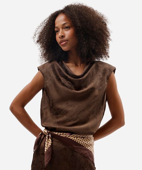 blusa feminina de jacquard decote degagê floral acetinada marrom