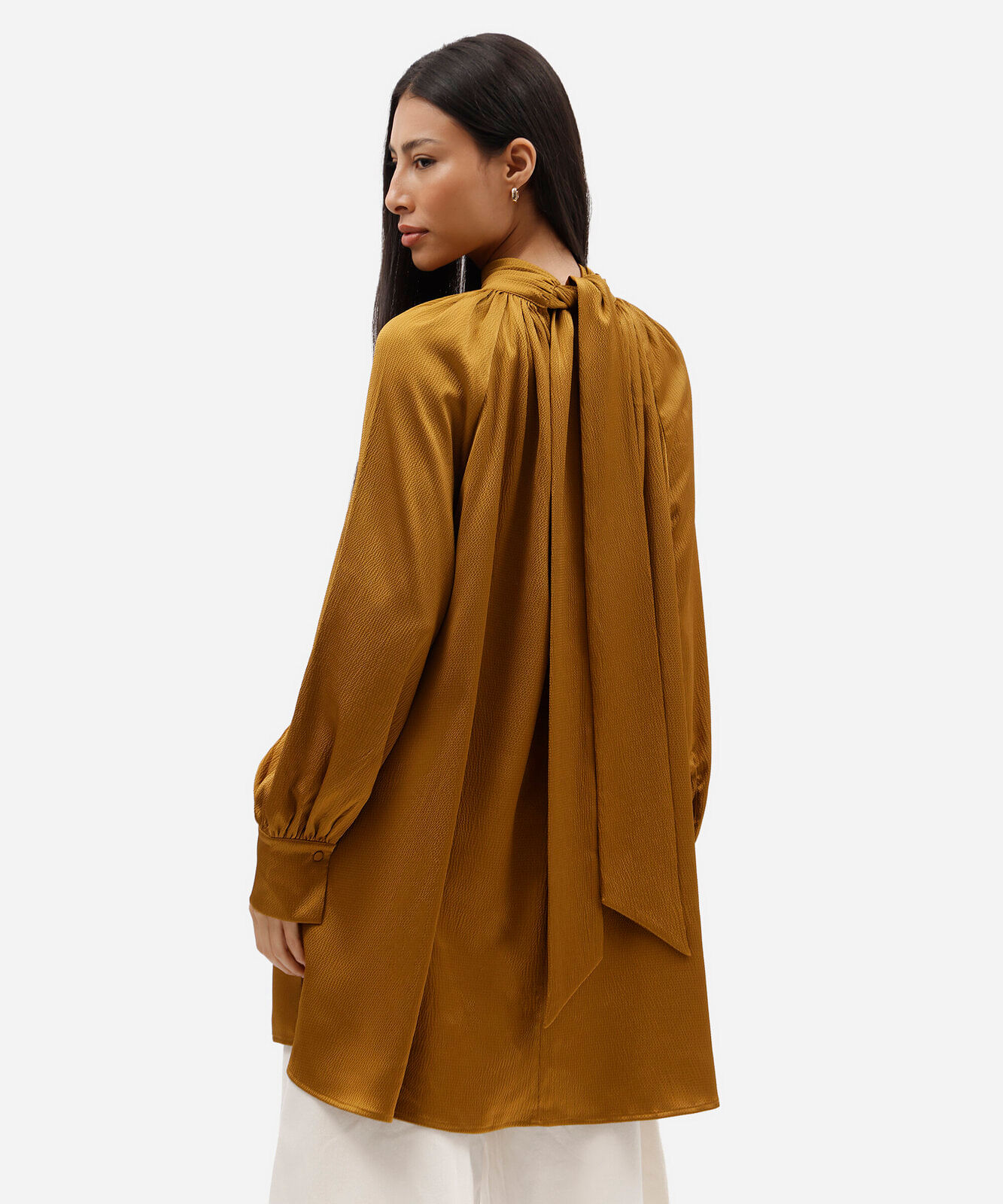 vestido curto feminino gola laço manga longa acetinado dourado