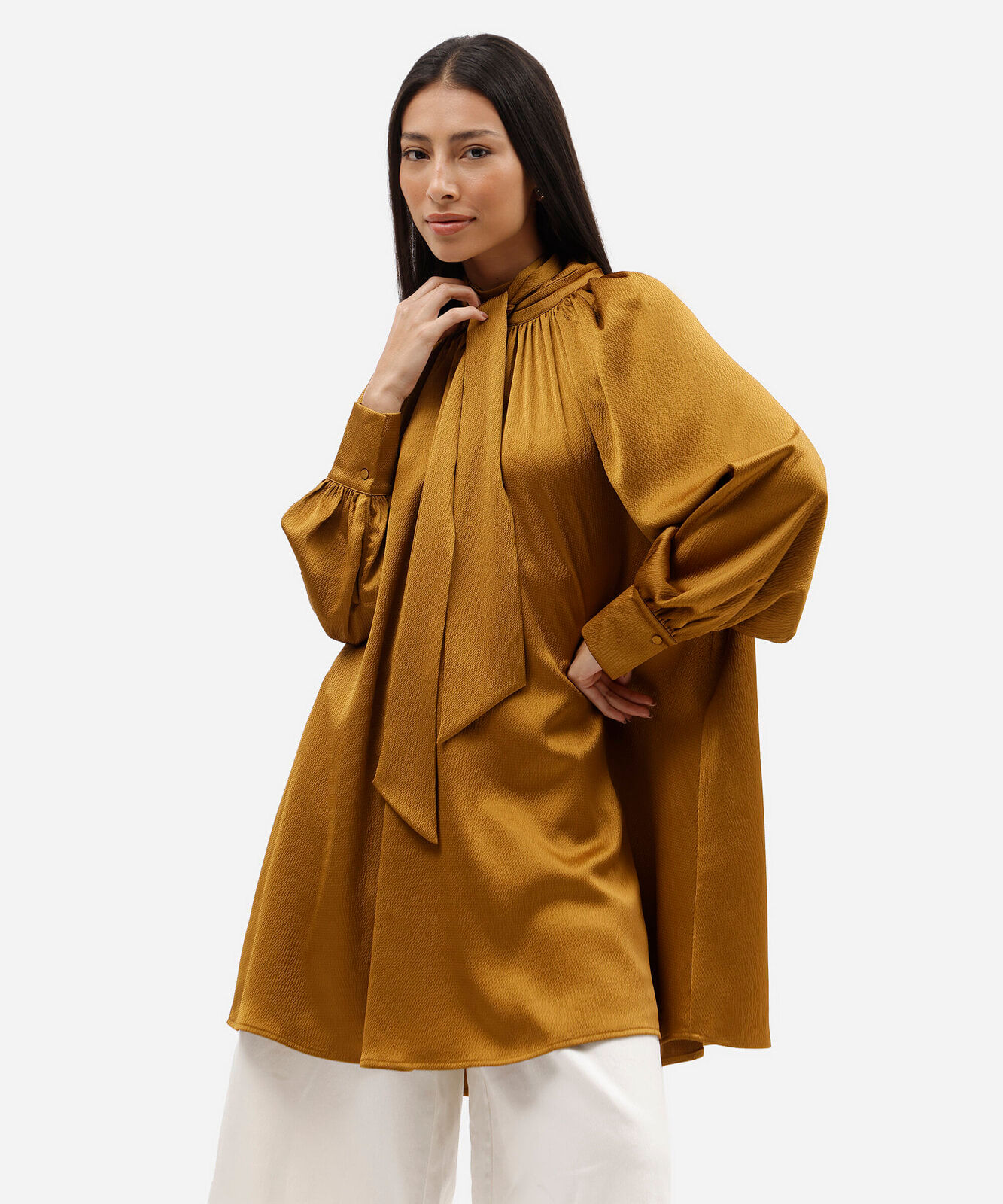 vestido curto feminino gola laço manga longa acetinado dourado